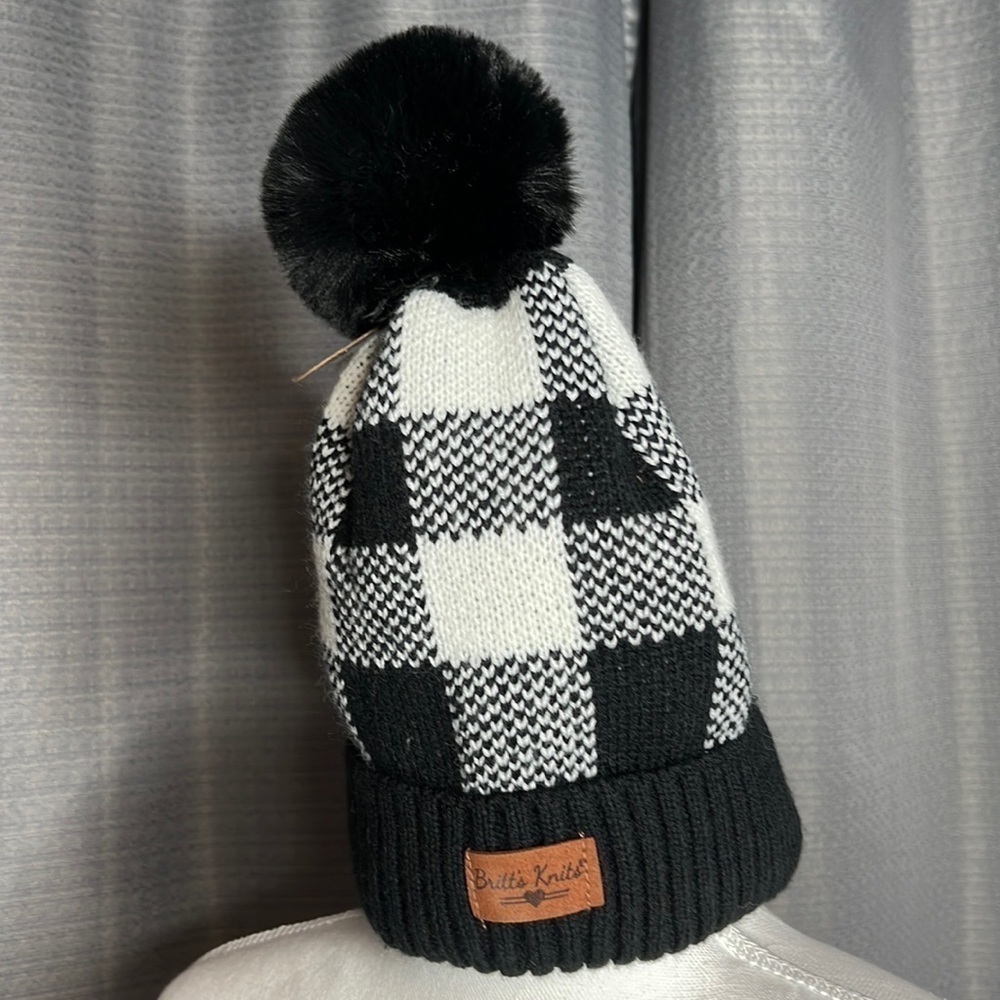 BRITT’s KNITS BUFFALO PLAID POM HAT B&W NWT